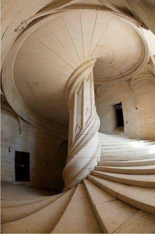 Una Escalera De Caracol Disenada Por Leonardo Da Vinci En El Ano 1516 En El Castillo De Chambord Valle De Loire Francia