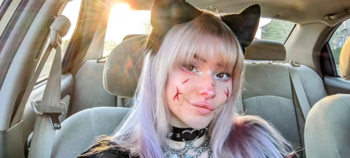 conoce a la mujer que se identifica como un perro