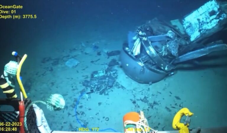 Un par de vídeos del Submarino Titán en el fondo del océano.