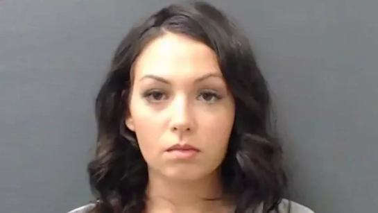 Una Profesora Admite Que Abuso De Un Alumno De 16 Anos Y Acaba Enredado Su Padre