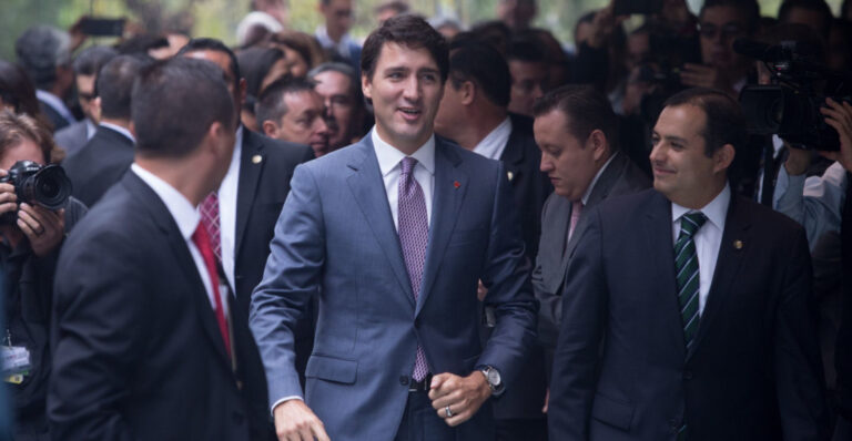 Diputados del partido de Justin Trudeau le piden su renuncia Por qué