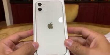 Configura tu iPhone 11 sin una cuenta de iCloud o Apple ID - iPhone 11 blanco unboxing