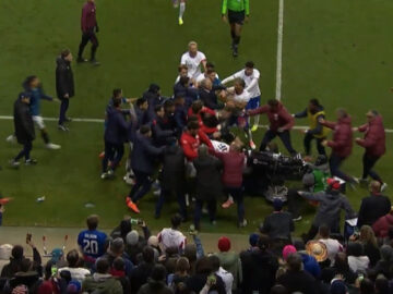 pelea-campal-partido-entre-jugadores-estados-unidos-paraguay