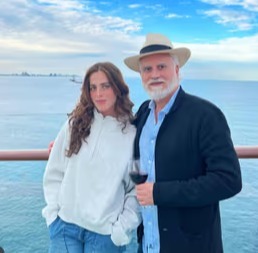 4. Un jurado acusa al dueño de Miss Universe de tener 'negocios' con el padre de Fátima