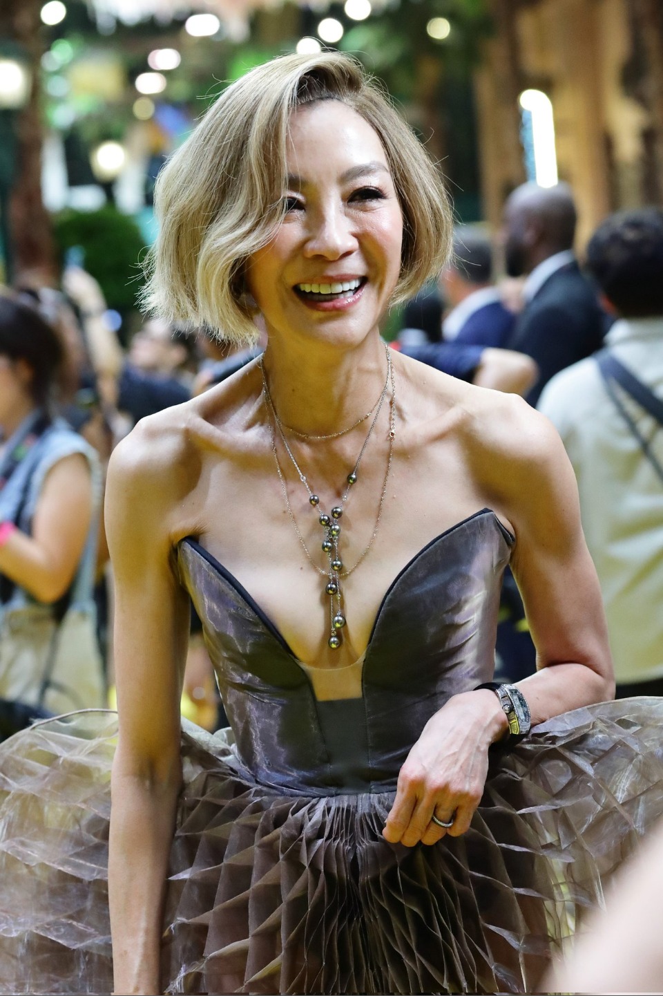 » 6 Datos de la “Polémica de Ariana Grande” y la teoría preocupante de las actrices de “Wicked” 7 5. Michelle Yeoh se veía