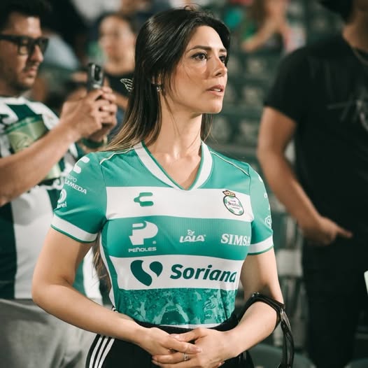 ¿Quién es la Chica de las fotos del partido de Futbol Mexico Vs. Uruguay? 4 533003559 1345465024247924 195800748592234869 n