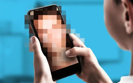 Censura pornografia movil nino.jpg