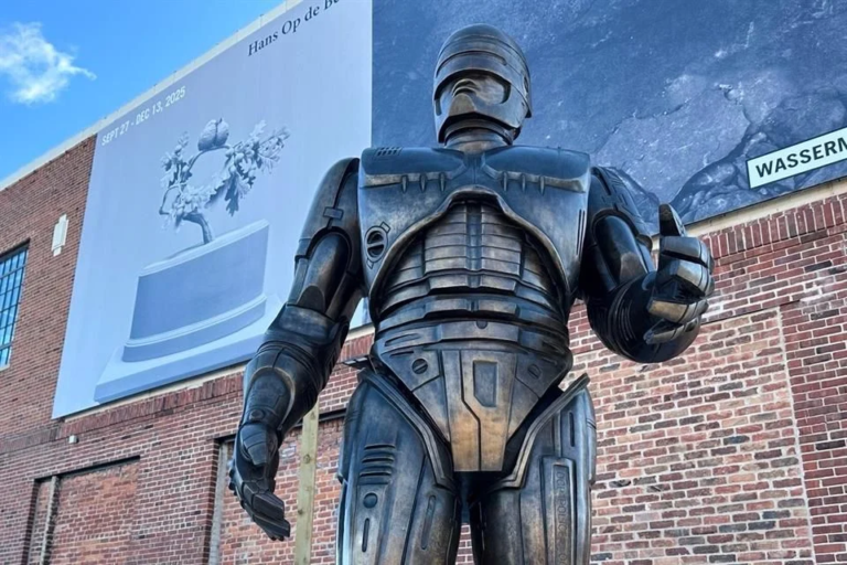 Develan en Detroit estatua de 'RoboCop' 1 sdfsdfsdf